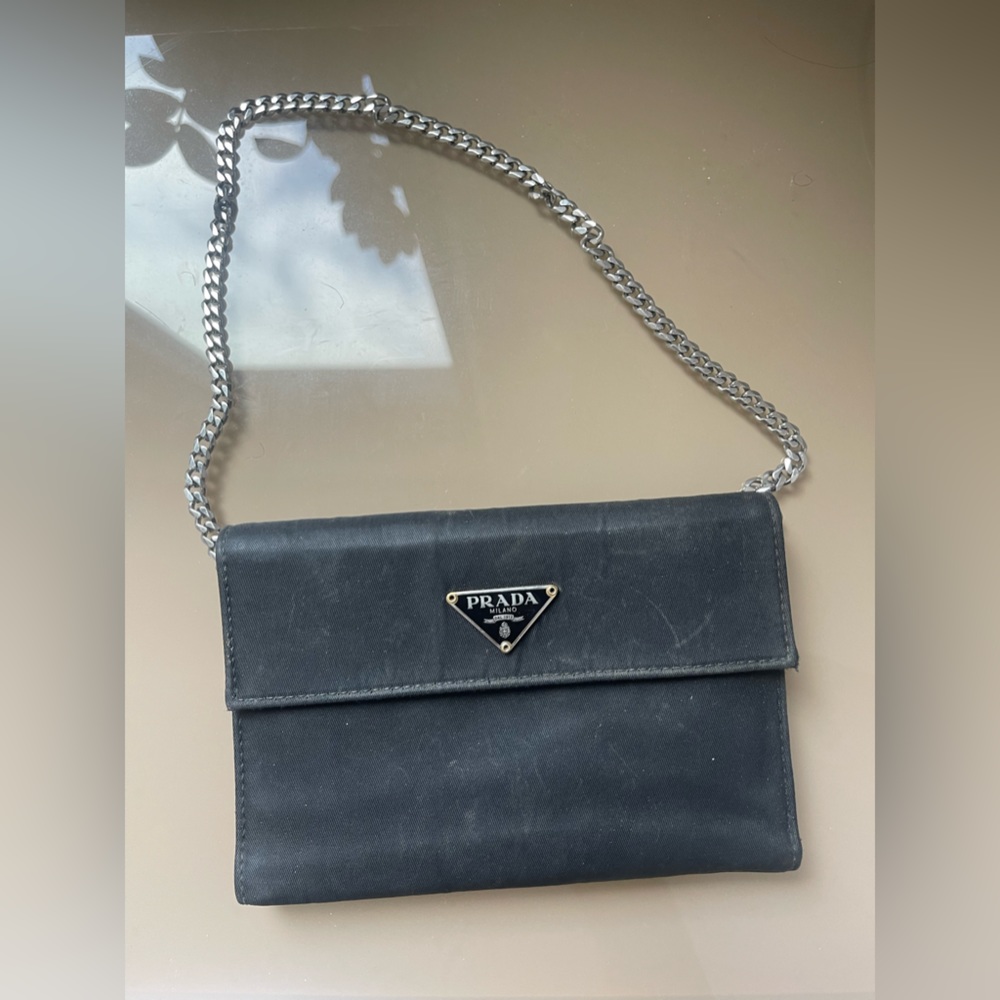 Prada Wallet on Chain